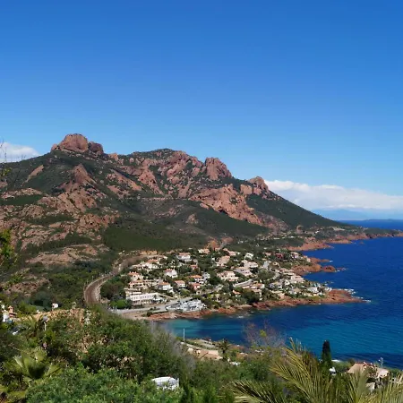 In Antheor With Private Swimming Pool * Saint-Raphael (Var)